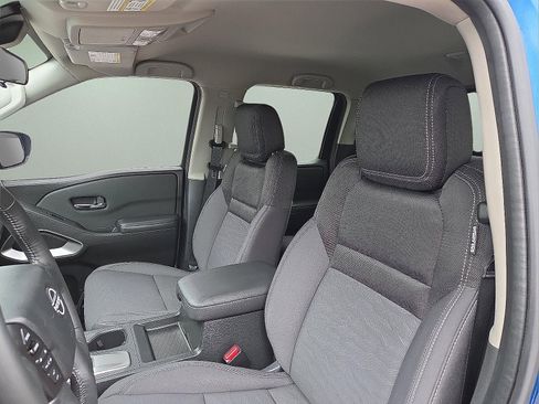 Used 2024 Nissan Frontier SV w/ SV Convenience Package RWD image 13