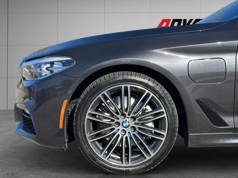 Used 2018 BMW 530e xDrive w/ M Sport Package 2 image 21