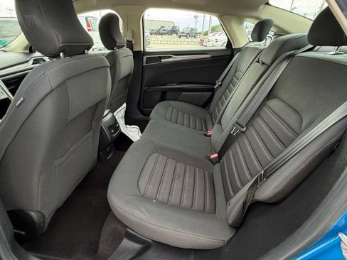 Used 2019 Ford Fusion SE FWD image 12