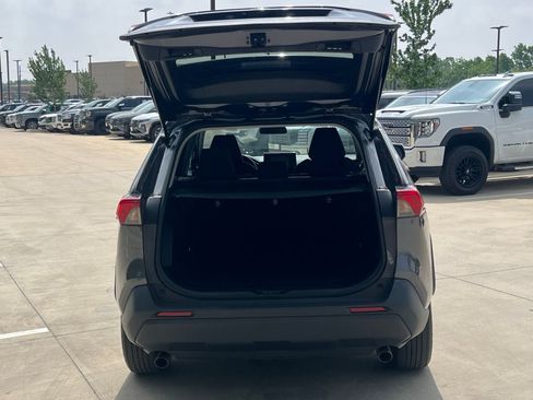 Used 2022 Toyota RAV4 LE FWD image 15