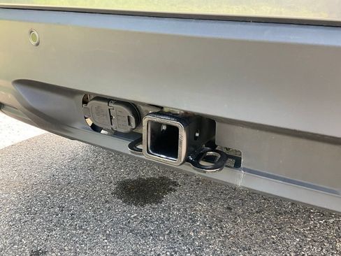 Certified 2022 Ford Explorer XLT w/ Class IV Trailer Tow Package AWD/4WD image 22