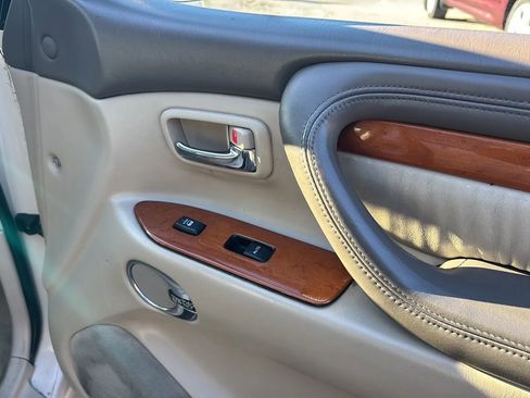 Used 2005 Lexus LX 470 4WD image 27