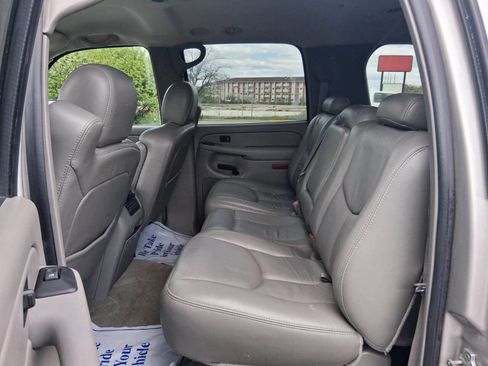 Used 2006 Chevrolet Suburban LT w/ Preferred Equipment Group AWD/4WD image 8