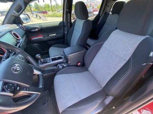 Used 2021 Toyota Tacoma TRD Off-Road AWD/4WD image 11