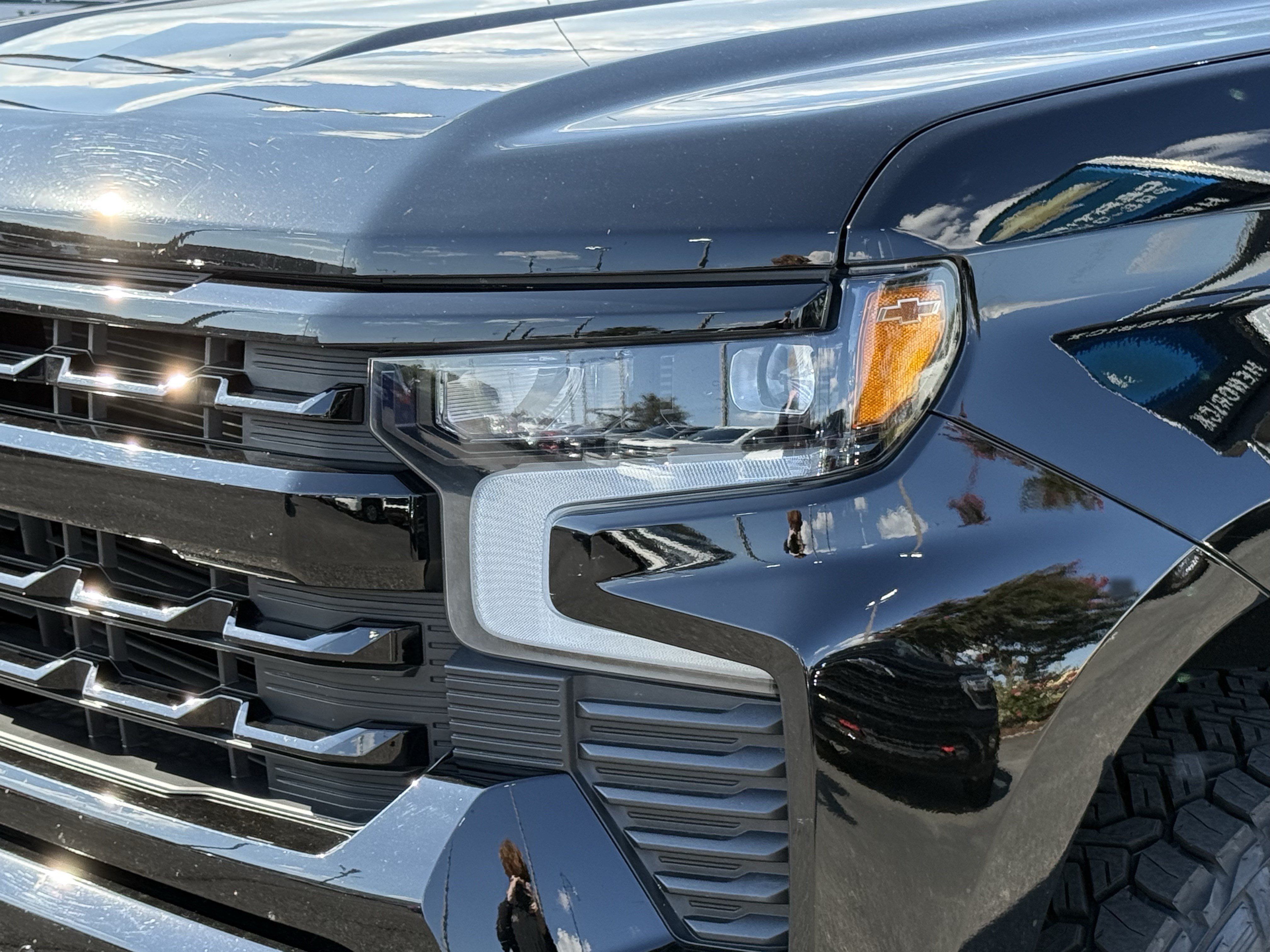 Used 2025 Chevrolet Silverado 1500 RST AWD/4WD image 6