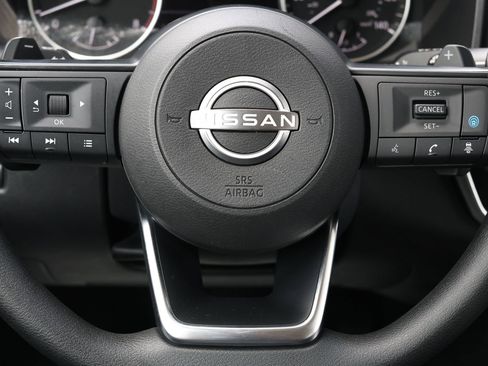 Used 2024 Nissan Rogue SV FWD image 17