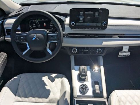 New 2025 Mitsubishi Outlander SEL image 13