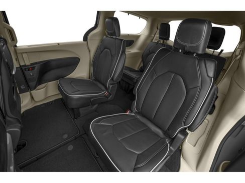Used 2026 Chrysler Pacifica Pinnacle AWD/4WD image 8