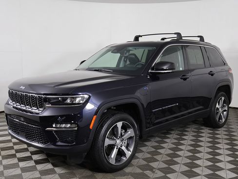 Used 2022 Jeep Grand Cherokee Limited 4xe w/ Luxury Tech Group II AWD/4WD image 13