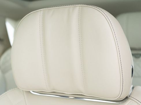 Used 2020 Bentley Bentayga V8 image 17