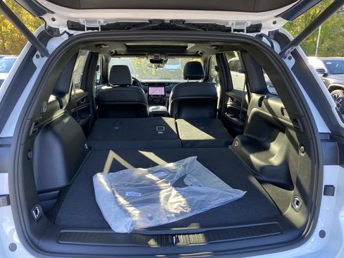 New 2025 Jeep Grand Cherokee Limited w/ Black Appearance Package image 5