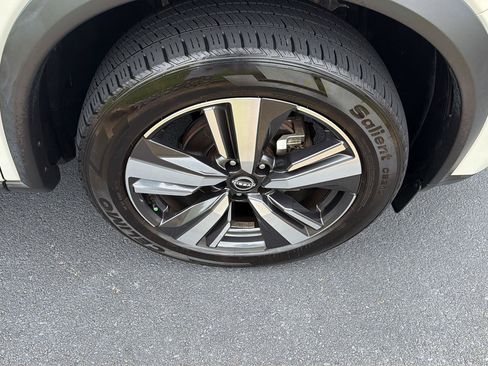 Used 2023 Nissan Rogue SL AWD/4WD image 41