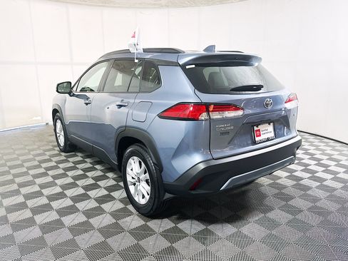 Used 2024 Toyota Corolla Cross LE FWD image 5
