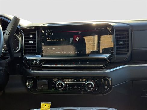 Used 2024 GMC Sierra 1500 SLE w/ Preferred Package image 17