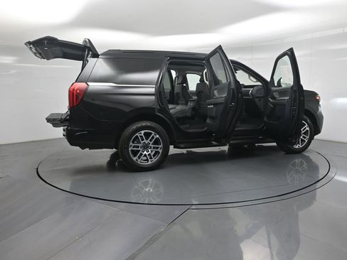 Certified 2025 Ford Expedition Active image 5