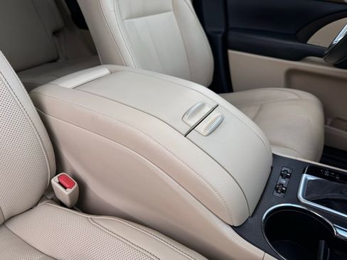 Used 2019 Toyota Highlander Limited image 24