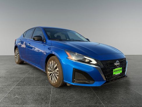 Used 2025 Nissan Altima 2.5 SV image 9