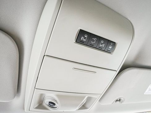 Used 2013 Dodge Grand Caravan Crew w/ Driver Convenience Group FWD image 26