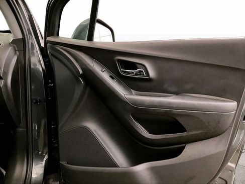 Used 2019 Chevrolet Trax LS w/ Tint and Cruise Package FWD image 23