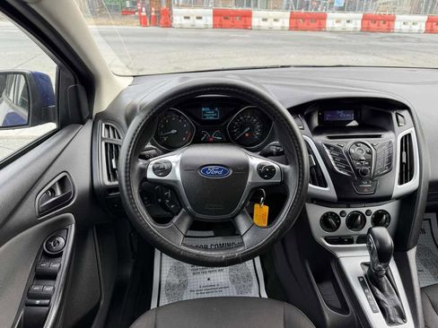 Used 2012 Ford Focus SE w/ SE Winter Pkg image 14
