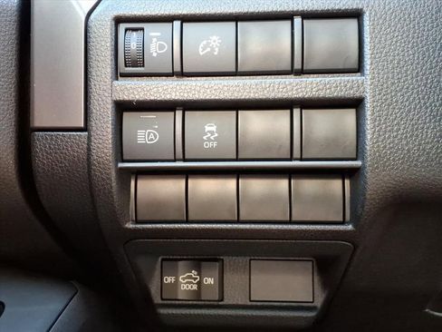 Used 2024 Toyota Tacoma TRD Off-Road image 17