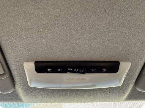 Used 2019 Nissan Kicks SR FWD image 34