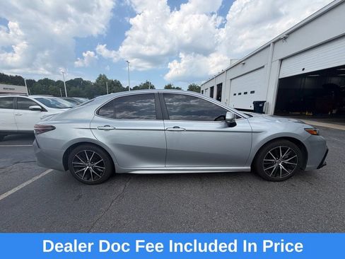 Used 2024 Toyota Camry SE FWD image 1