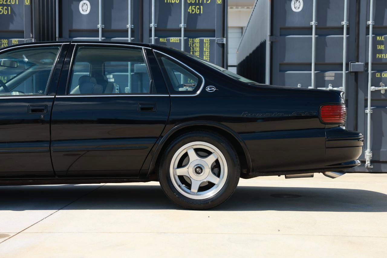 Used 1996 Chevrolet Caprice SS RWD image 34