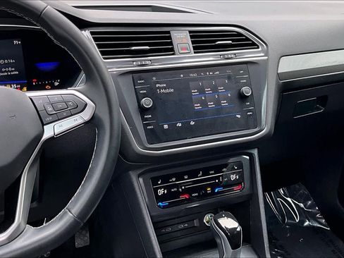 Certified 2022 Volkswagen Tiguan SE image 7