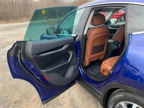 Used 2017 Maserati Levante image 30