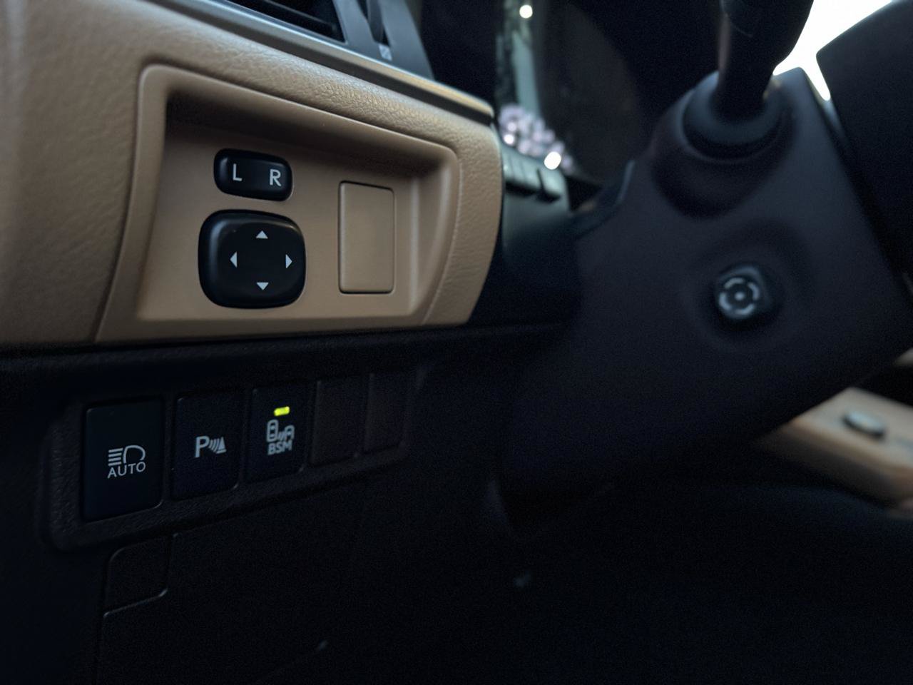 Used 2016 Lexus ES 350 w/ Luxury Package w/Wood Trim FWD image 31