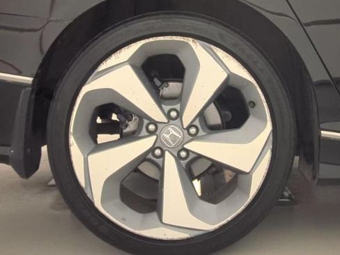 Used 2018 Honda Accord Touring image 9