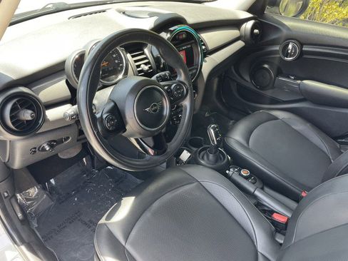 Used 2020 MINI Cooper 4-Door Hardtop w/ Storage Package FWD image 10