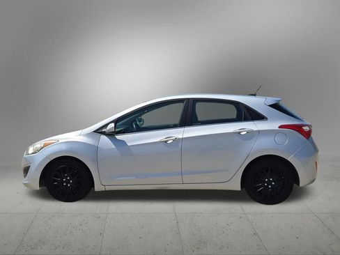 Used 2017 Hyundai Elantra GT FWD image 3
