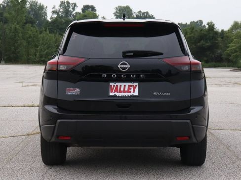 Used 2024 Nissan Rogue SV AWD/4WD image 8