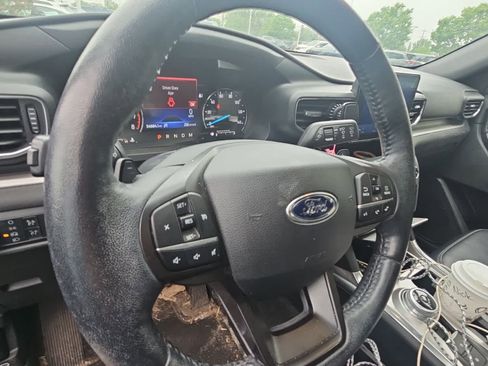 Used 2020 Ford Explorer XLT w/ Equipment Group 202A AWD/4WD image 5
