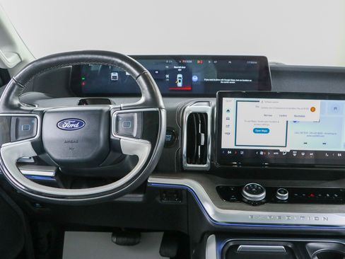 Used 2025 Ford Expedition Platinum AWD/4WD image 18