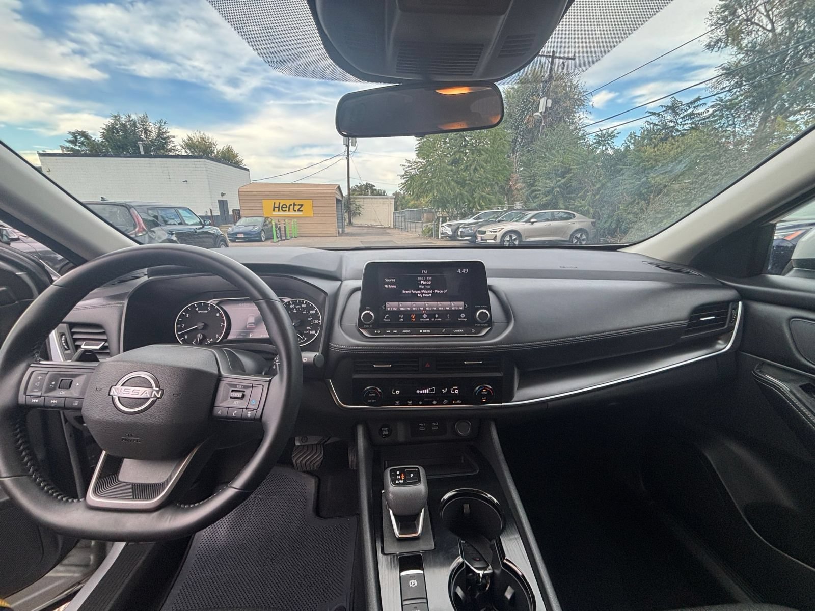 Used 2025 Nissan Rogue SV AWD/4WD image 32