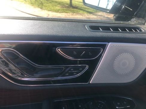 Used 2022 Lincoln Navigator L Reserve image 9