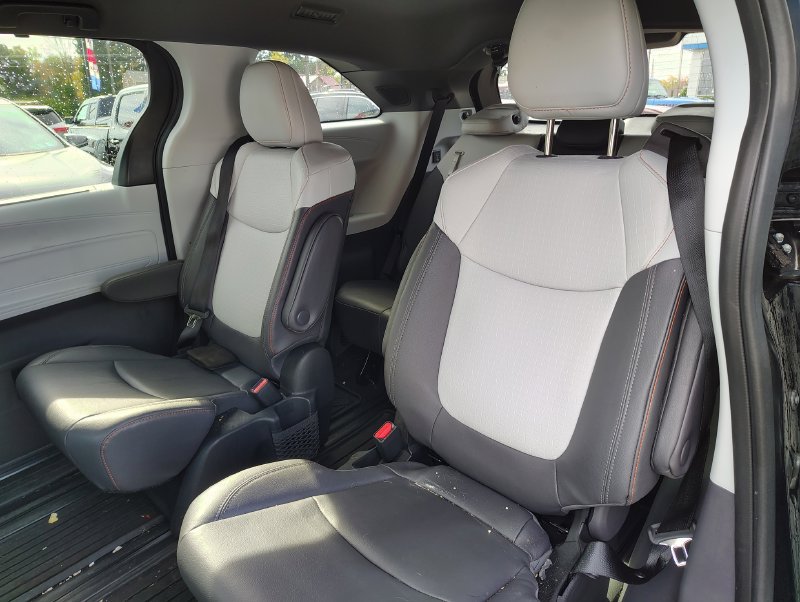 Used 2022 Toyota Sienna XSE w/ XSE Plus Package AWD/4WD image 12