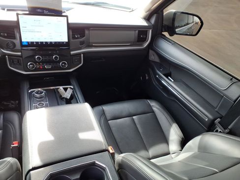 Certified 2022 Ford Expedition XLT image 12