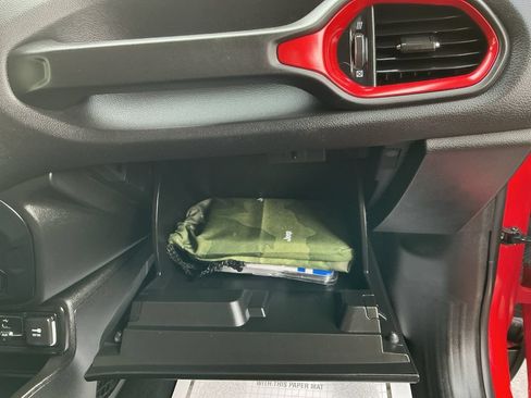 Used 2022 Jeep Renegade Latitude AWD/4WD image 27