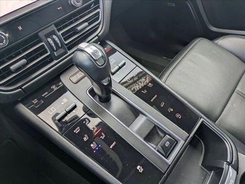 Used 2022 Porsche Macan AWD/4WD image 12