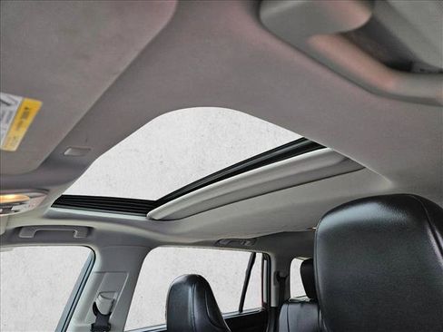 Used 2022 Toyota Highlander XLE AWD/4WD image 22