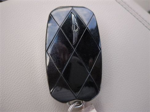 Certified 2025 Genesis G70 2.5T image 27