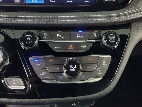 New 2026 Chrysler Pacifica Select image 26