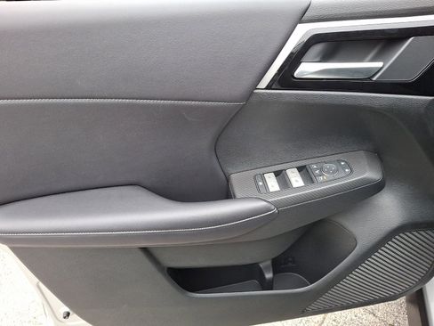 New 2025 Mitsubishi Outlander SE image 12