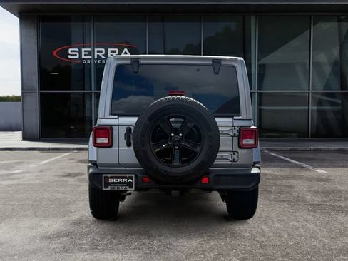 Used 2021 Jeep Wrangler Unlimited Sahara AWD/4WD image 4