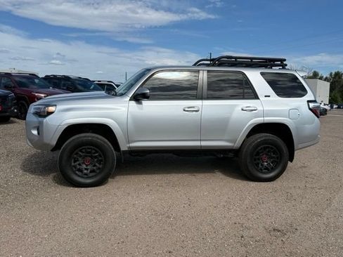 Used 2020 Toyota 4Runner SR5 AWD/4WD image 2