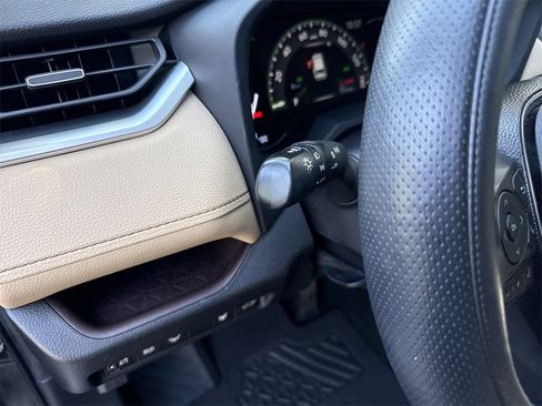 Used 2019 Toyota RAV4 Limited image 22